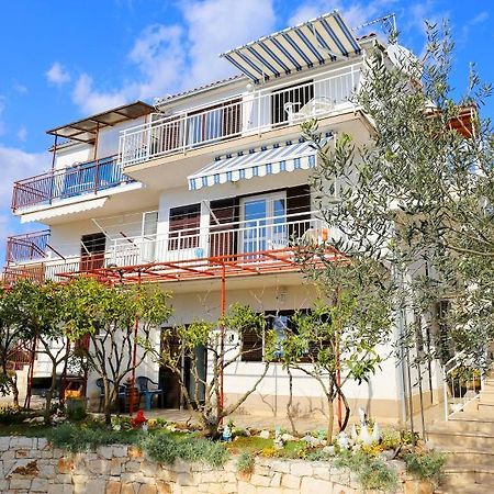 Apartmani Gabric โตรกีร์ ภายนอก รูปภาพ