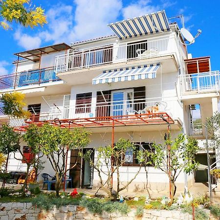 Apartmani Gabric โตรกีร์ ภายนอก รูปภาพ