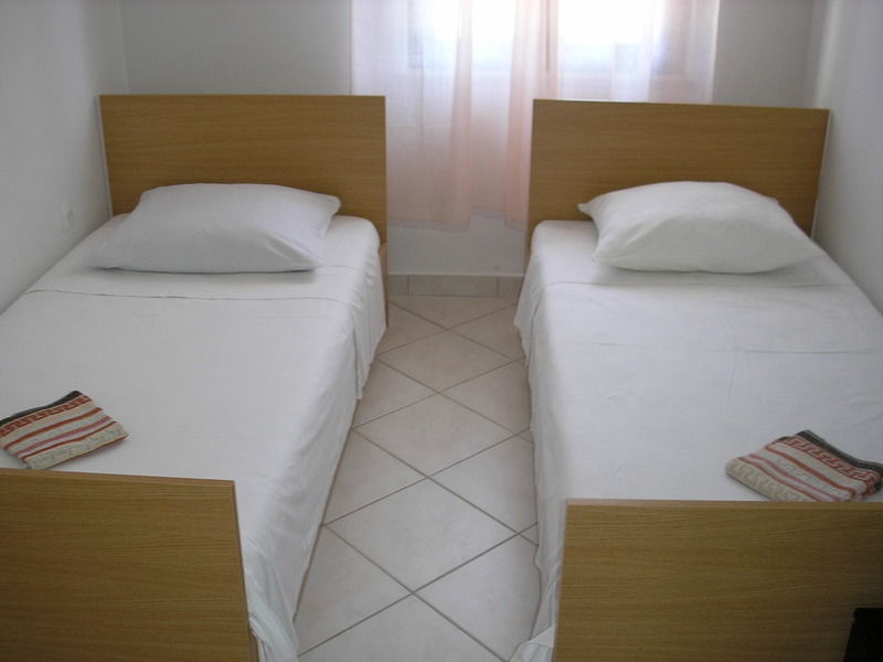 Apartmani Gabric โตรกีร์ ภายนอก รูปภาพ