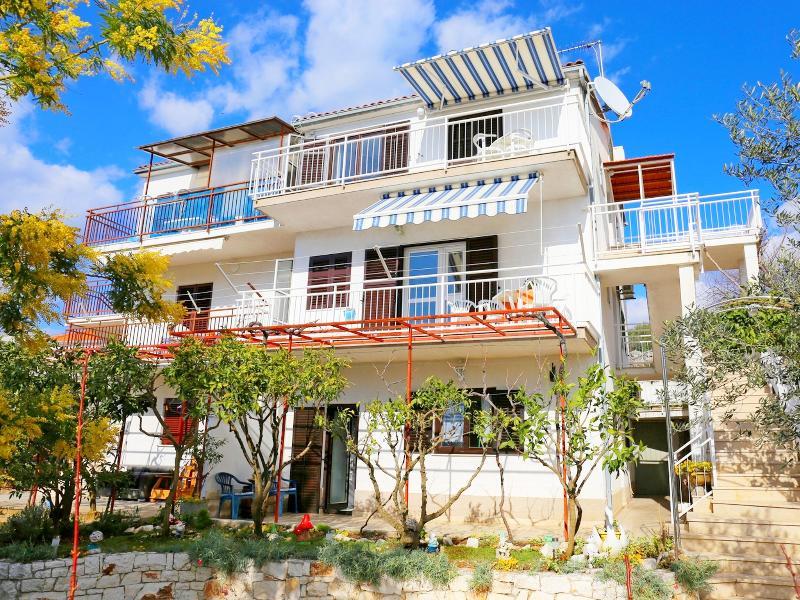 Apartmani Gabric โตรกีร์ ภายนอก รูปภาพ