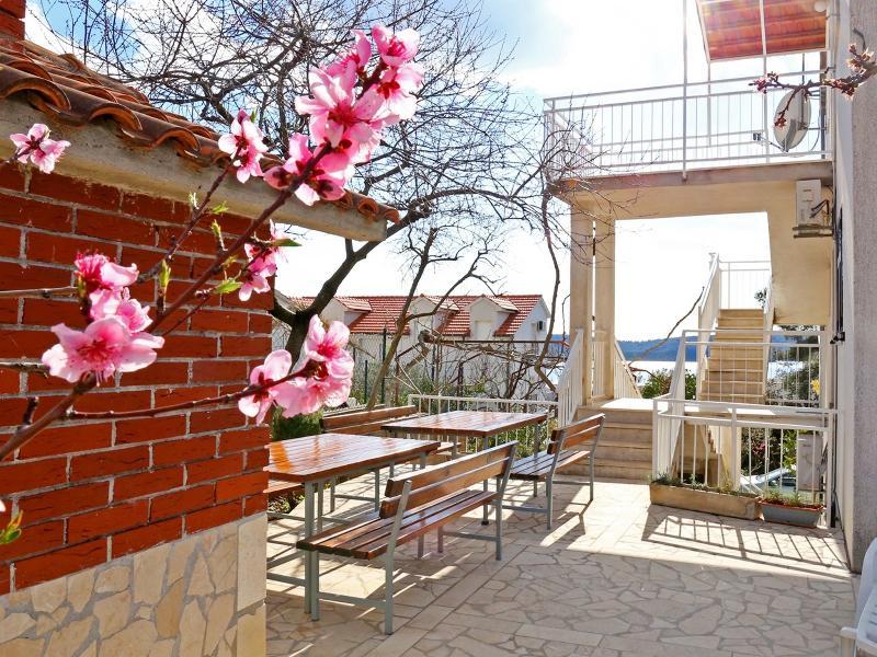 Apartmani Gabric โตรกีร์ ภายนอก รูปภาพ