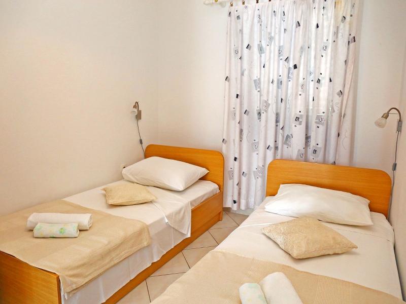 Apartmani Gabric โตรกีร์ ภายนอก รูปภาพ